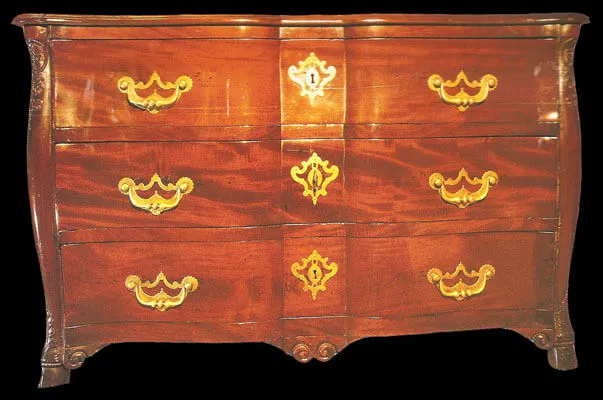 Commode en acajou d'époque XVIII ème siècle Commode en acajou d'époque XVIII ème siècle
