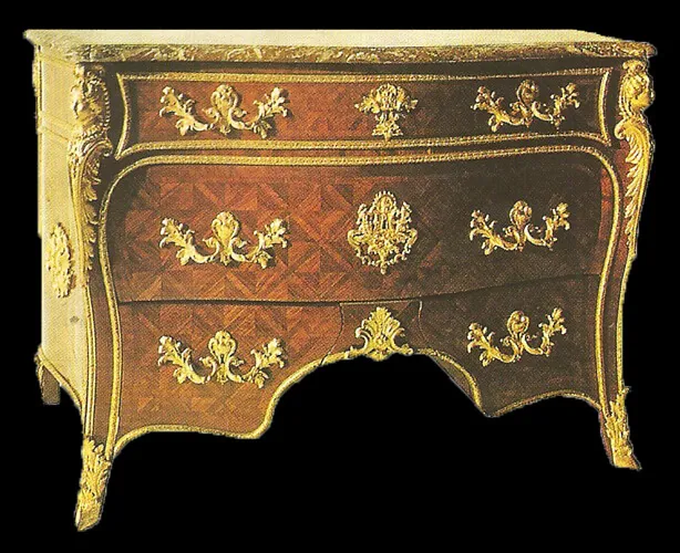 Commode tombeau à pont estampillée E. Doirat en bois de violette à trois rangées de tiroirs Commode tombeau à pont estampillée E. Doirat en bois de violette à trois rangées de tiroirs