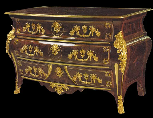Commode tombeau estampillée N. B Commode tombeau estampillée N. B