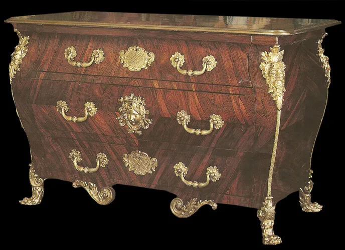 Numéro 2 : commode à trois registres de tiroirs en placage de palissandre ronceux Numéro 2 : commode à trois registres de tiroirs en placage de palissandre ronceux