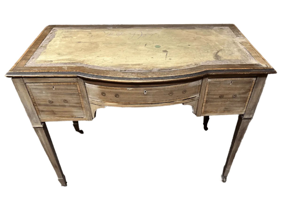Avant restauration. Bureau de style Louis XVI Avant restauration. Restauration à Paris - Vincennes d'un Bureau de style Louis XVI