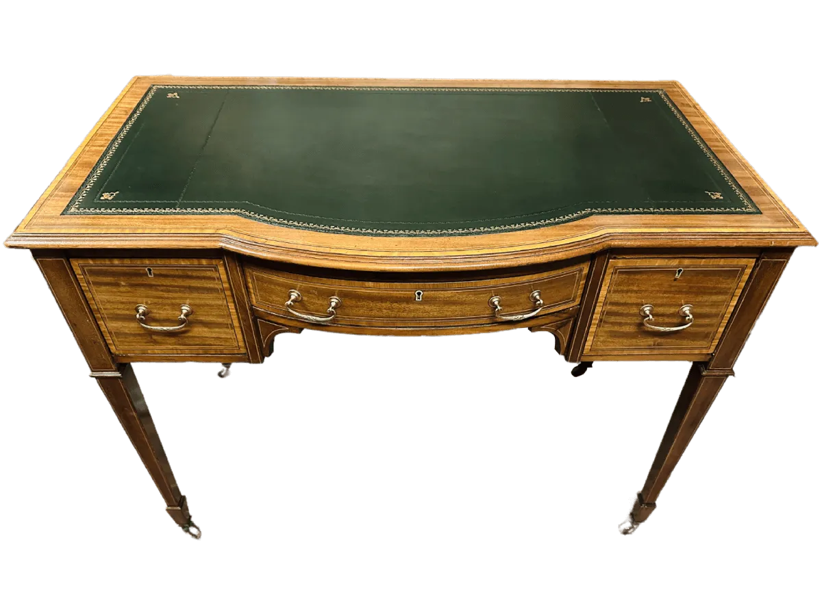Après restauration. Bureau de style Louis XVI Après restauration. Restauration à Paris - Vincennes d'un Bureau de style Louis XVI