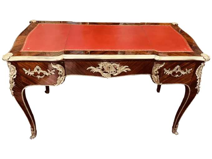 Après restauration. Bureau de style Louis XV Après restauration. Restauration à Paris - Vincennes d'un Bureau de style Louis XV