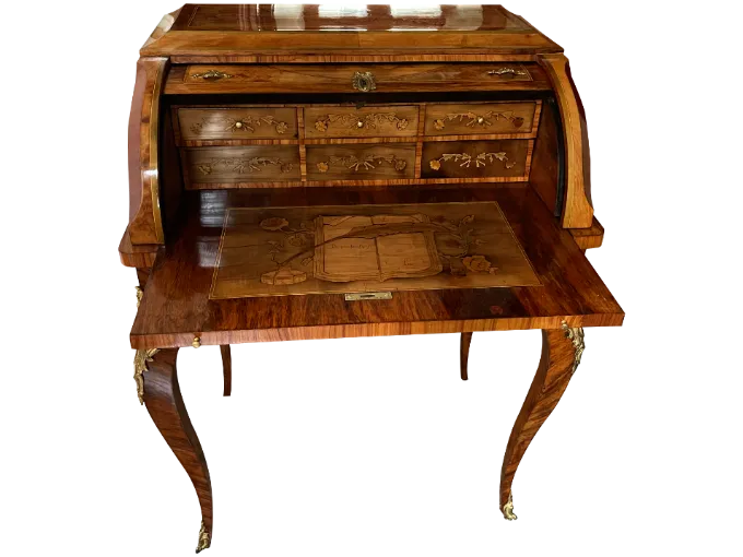 Après restauration. Bureau à cylindre de style Louis XV Après restauration. Restauration à Paris - Vincennes d'un Bureau à cylindre de style Louis XV
