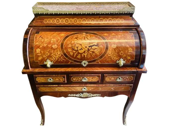 Après restauration. Bureau à cylindre de style Transition Louis XV - Louis XVI Après restauration. Restauration à Paris - Vincennes d'un Bureau à cylindre de style Transition Louis XV - Louis XVI