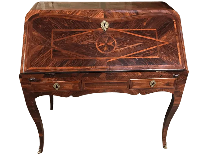 Après restauration. Bureau d'époque Louis XV Après restauration. Restauration à Paris - Vincennes d'un Bureau d'époque Louis XV