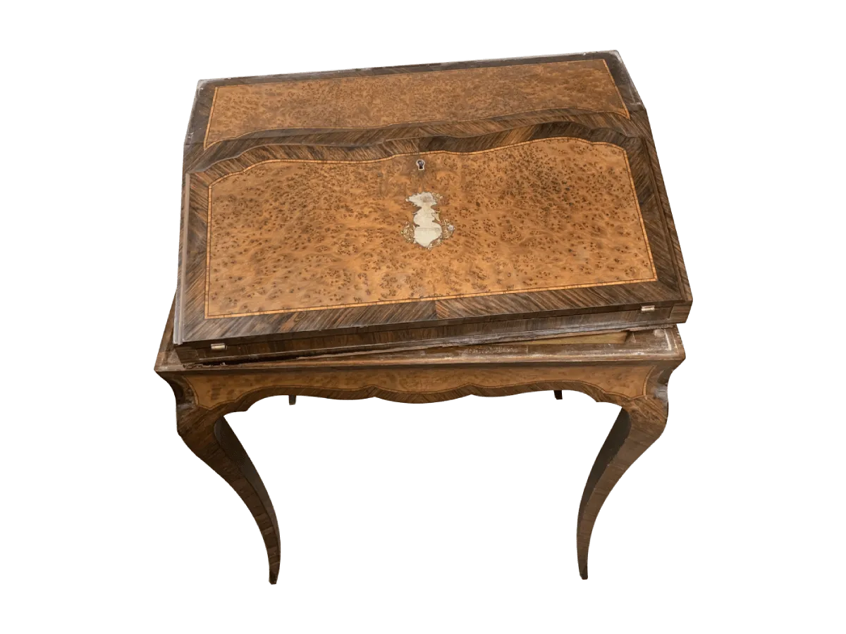 Avant restauration. Bureau de style Louis XV signé Tahan Avant restauration. Restauration à Paris - Vincennes d'un Bureau de style Louis XV signé Tahan