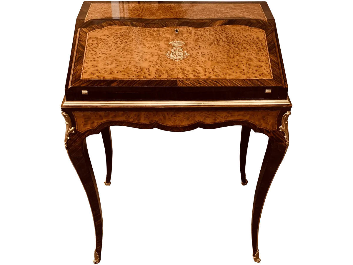 Après restauration. Bureau de style Louis XV signé Tahan Après restauration. Restauration à Paris - Vincennes d'un Bureau de style Louis XV signé Tahan
