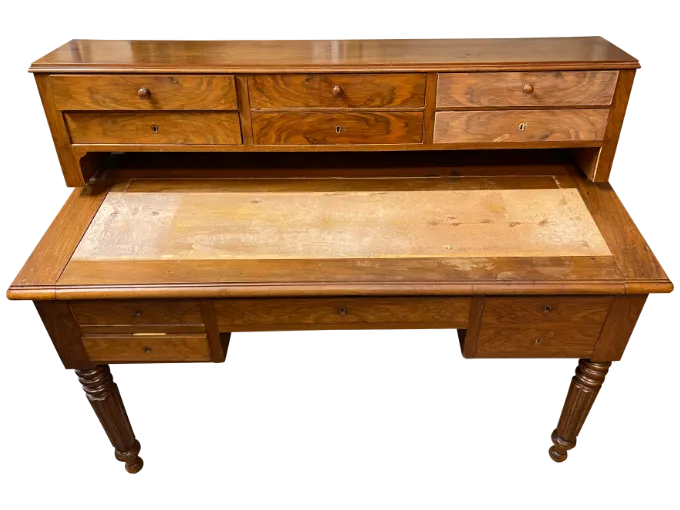Avant restauration. Bureau d'époque Louis Philippe Avant restauration. Restauration à Paris - Vincennes d'un Bureau d'époque Louis Philippe