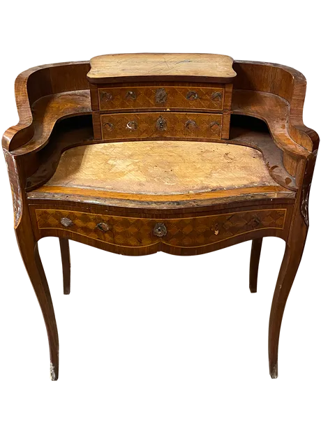 Avant restauration. Bureau de style Louis XV Avant restauration. Restauration à Paris - Vincennes d'un Bureau de style Louis XV