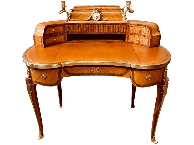 Après restauration. Bureau de style Louis XV Après restauration. Restauration à Paris - Vincennes d'un Bureau de style Louis XV