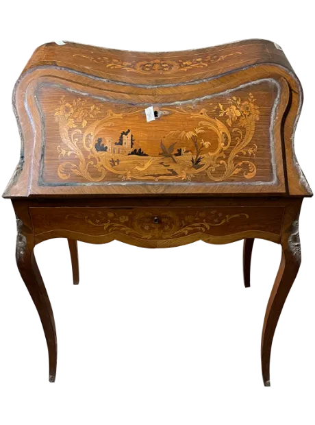Avant restauration. Bureau de pente de style Louis XV Avant restauration. Restauration à Paris - Vincennes d'un Bureau de pente de style Louis XV