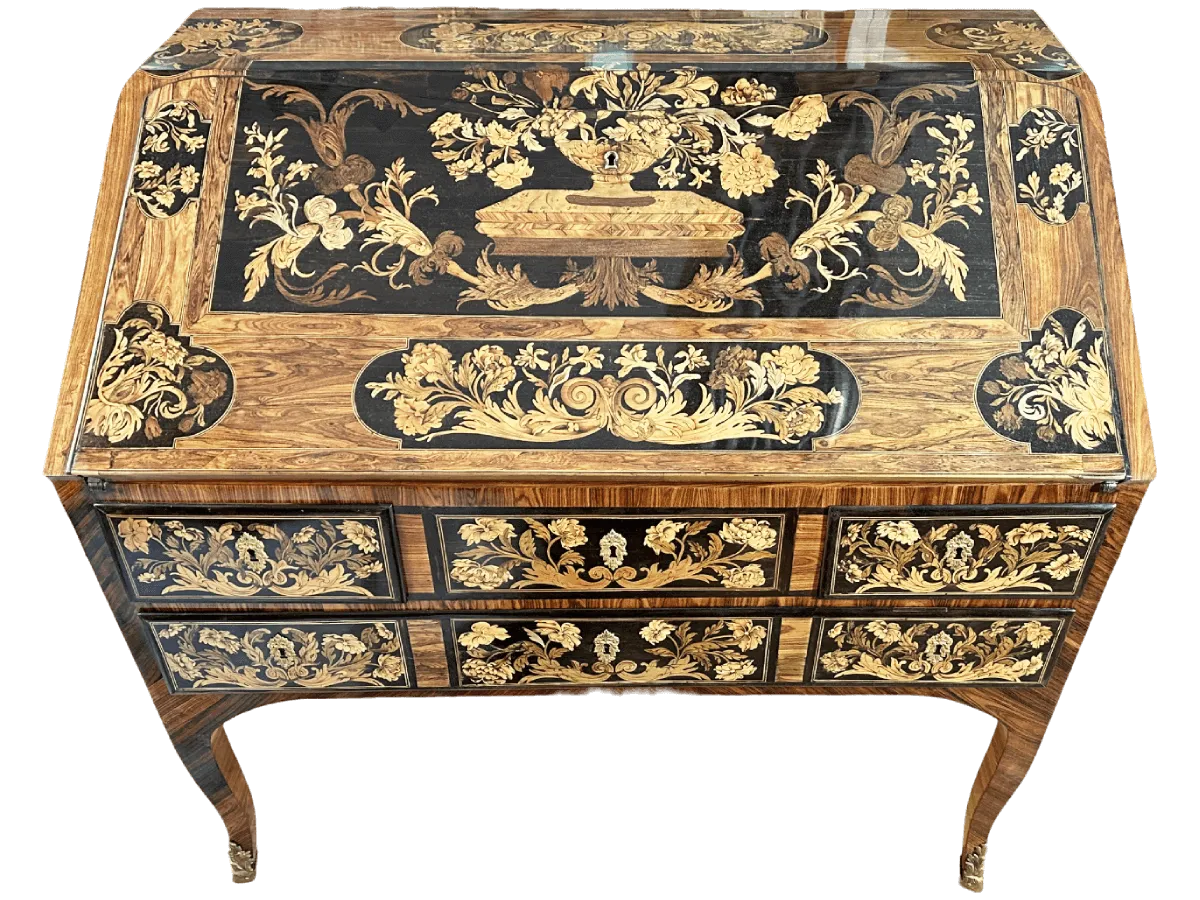 Après restauration. Bureau d'époque Louis XV Après restauration. Restauration à Paris - Vincennes d'un Bureau d'époque Louis XV