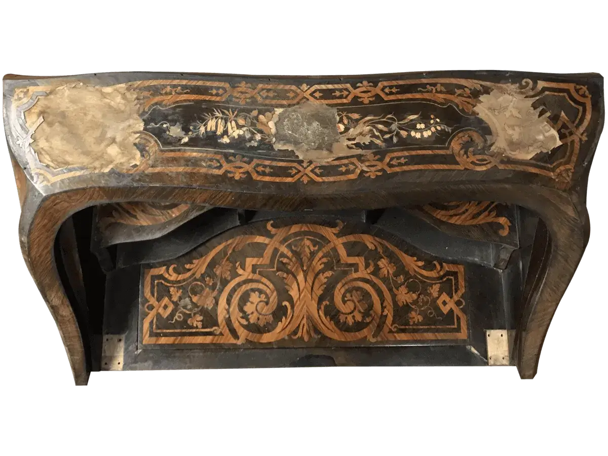 Avant restauration. Bureau de pente de style Louis XV Avant restauration. Restauration à Paris - Vincennes d'un Bureau de pente de style Louis XV