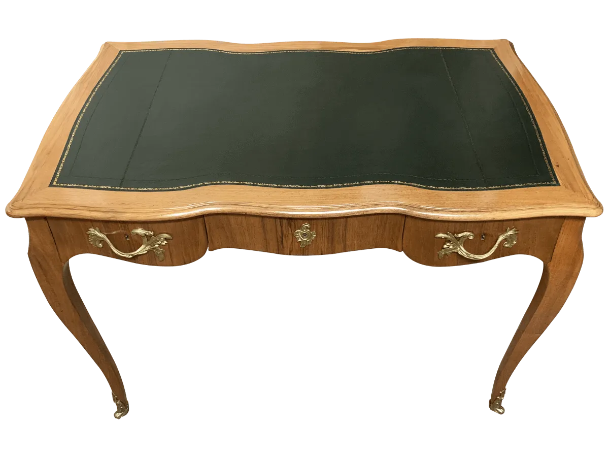 Après restauration. Bureau de style Louis XV Après restauration. Restauration à Paris - Vincennes d'un Bureau de style Louis XV