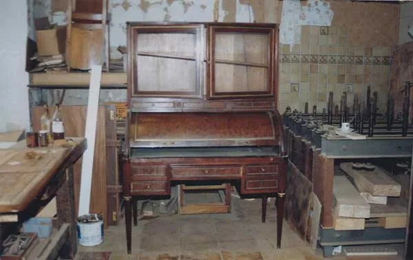 Avant restauration. Bureau à cylindre Louis XVI Avant restauration. Restauration à Paris - Vincennes d'un Bureau à cylindre Louis XVI