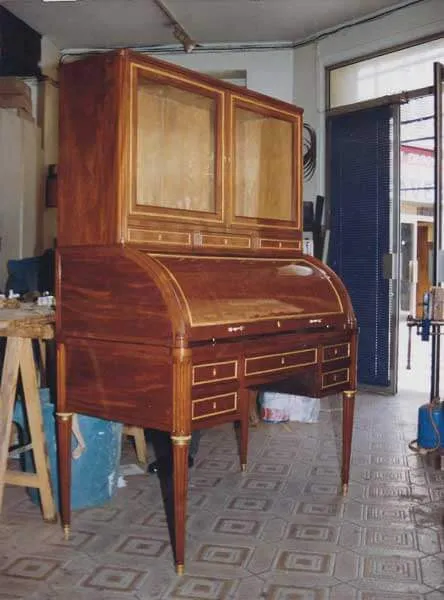 Après restauration. Bureau à cylindre Louis XVI Après restauration. Restauration à Paris - Vincennes d'un Bureau à cylindre Louis XVI