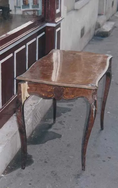 Avant restauration. Bureau Louis XV Avant restauration. Restauration à Paris - Vincennes d'un Bureau Louis XV
