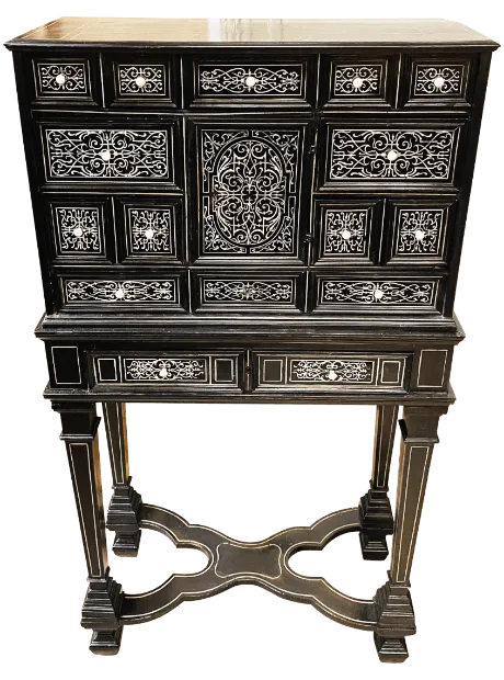 Après restauration. Cabinet du XIX ème siècle Avant restauration. Cabinet du XIX ème siècle
