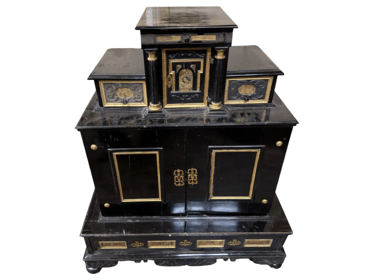 Avant restauration. Cabinet du XVII ème siècle Avant restauration. Restauration à Paris - Vincennes d'un cabinet du XVII ème siècle