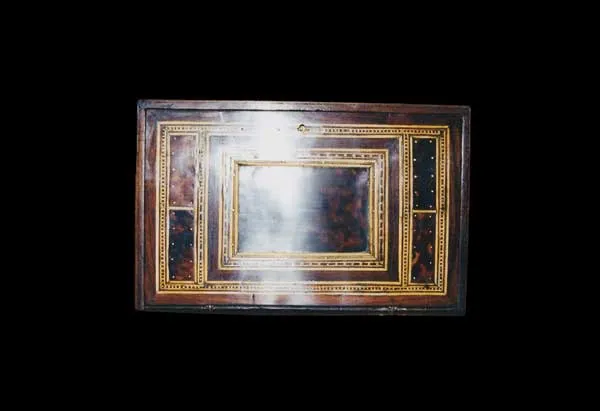 Avant restauration. Cabinet d'époque Louis XIV Avant restauration. Cabinet d'époque Louis XIV
