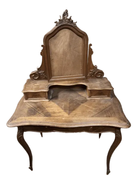 Avant restauration. Coiffeuse de style Louis XV Avant restauration. Coiffeuse de style Louis XV
