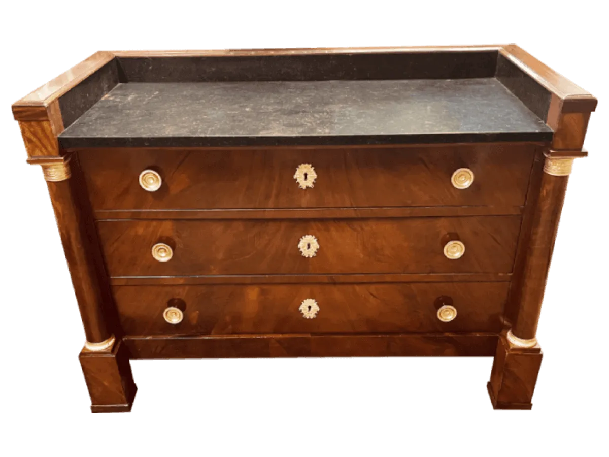 Après restauration. Commode d'époque Empire Après restauration. Restauration à Paris - Vincennes d'une commode d'époque Empire