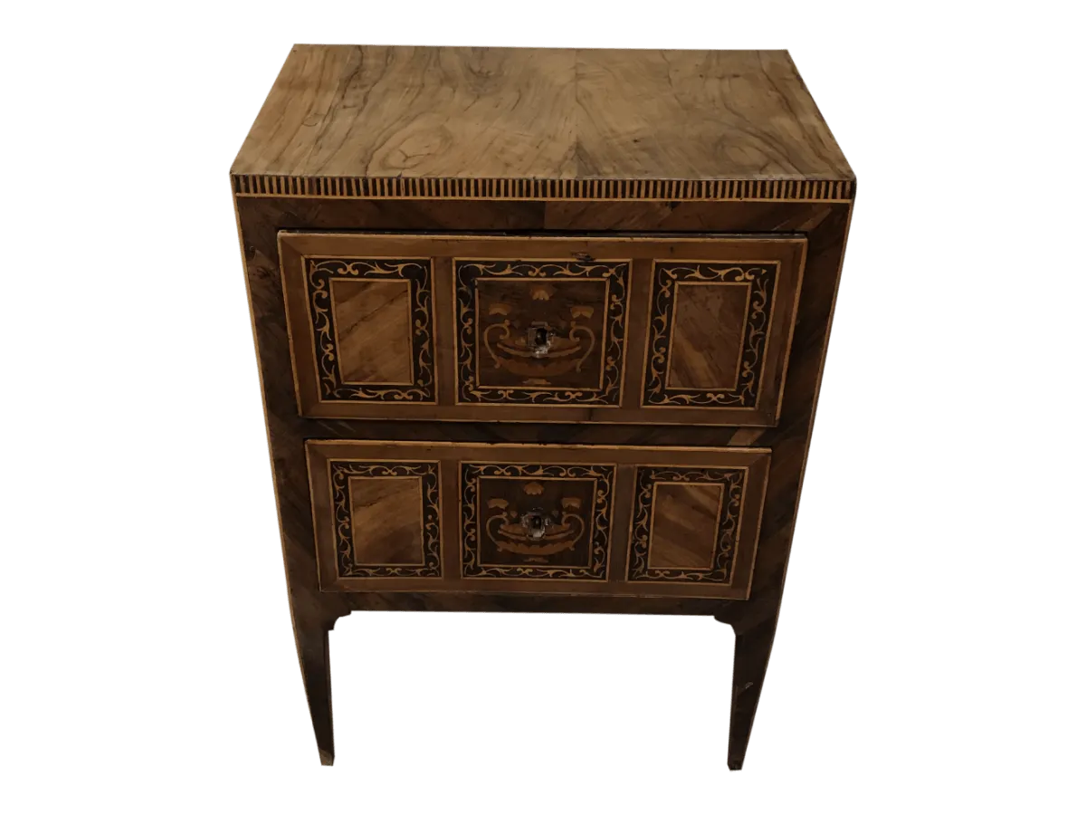 Avant restauration. Commode Italiènne d'époque Louis XVI Avant restauration. Restauration à Paris - Vincennes d'une commode Italiènne d'époque Louis XVI