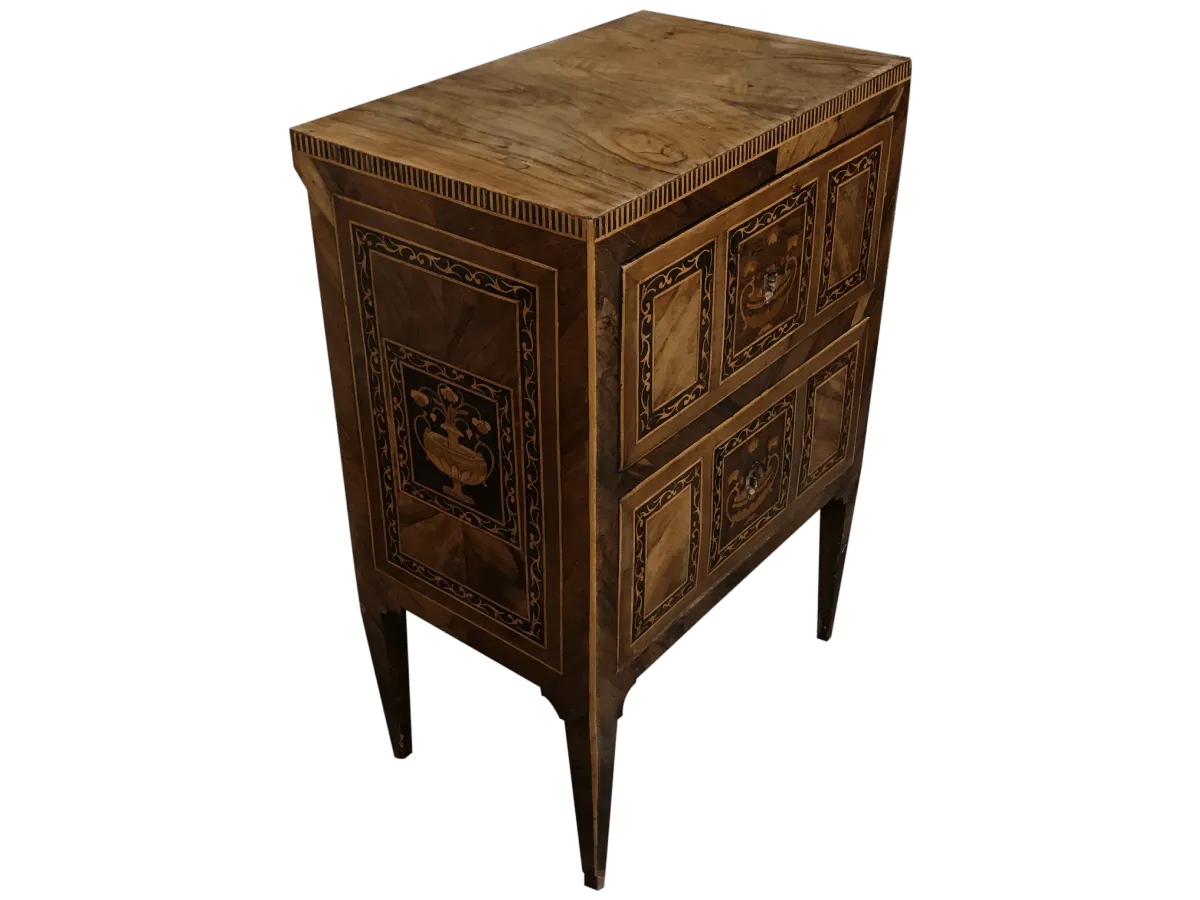 Avant restauration. Commode Italiènne d'époque Louis XVI Avant restauration. Restauration à Paris - Vincennes d'une commode Italiènne d'époque Louis XVI