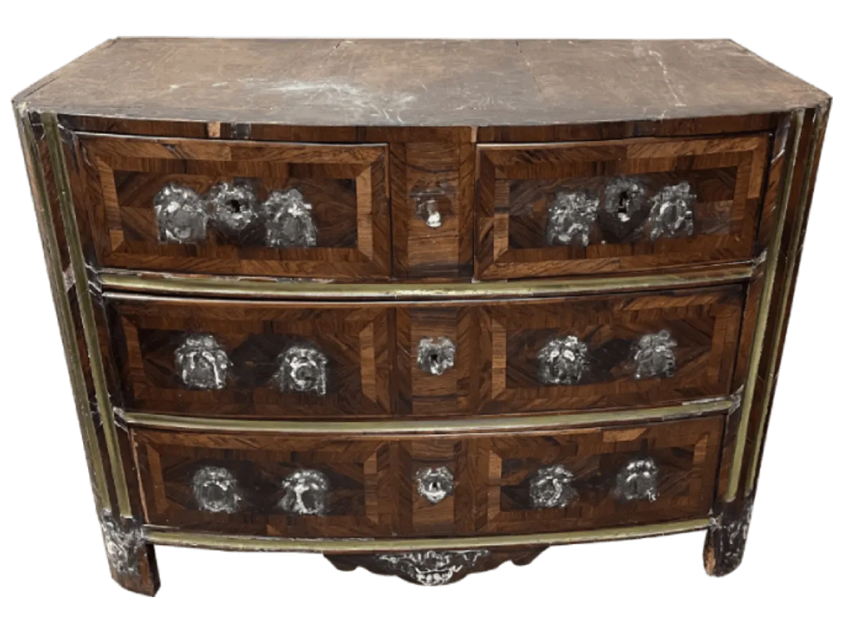 Avant restauration. Commode d'époque Louis XIV Avant restauration. Restauration à Paris - Vincennes d'une commode d'époque Louis XIV