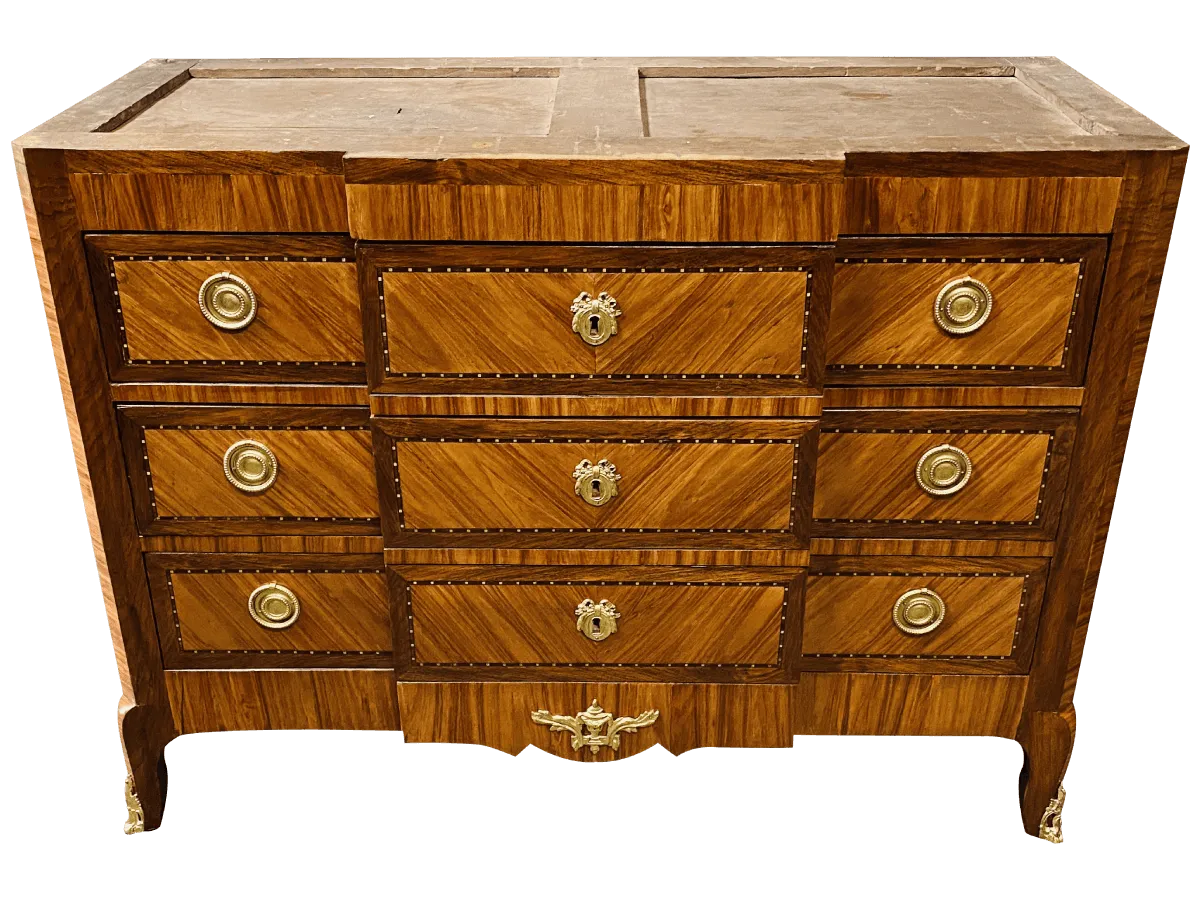 Après restauration. Commode de style Transition Louis XV - Louis XVI Après restauration. Restauration à Paris - Vincennes d'une commode de style Transition Louis XV - Louis XVI