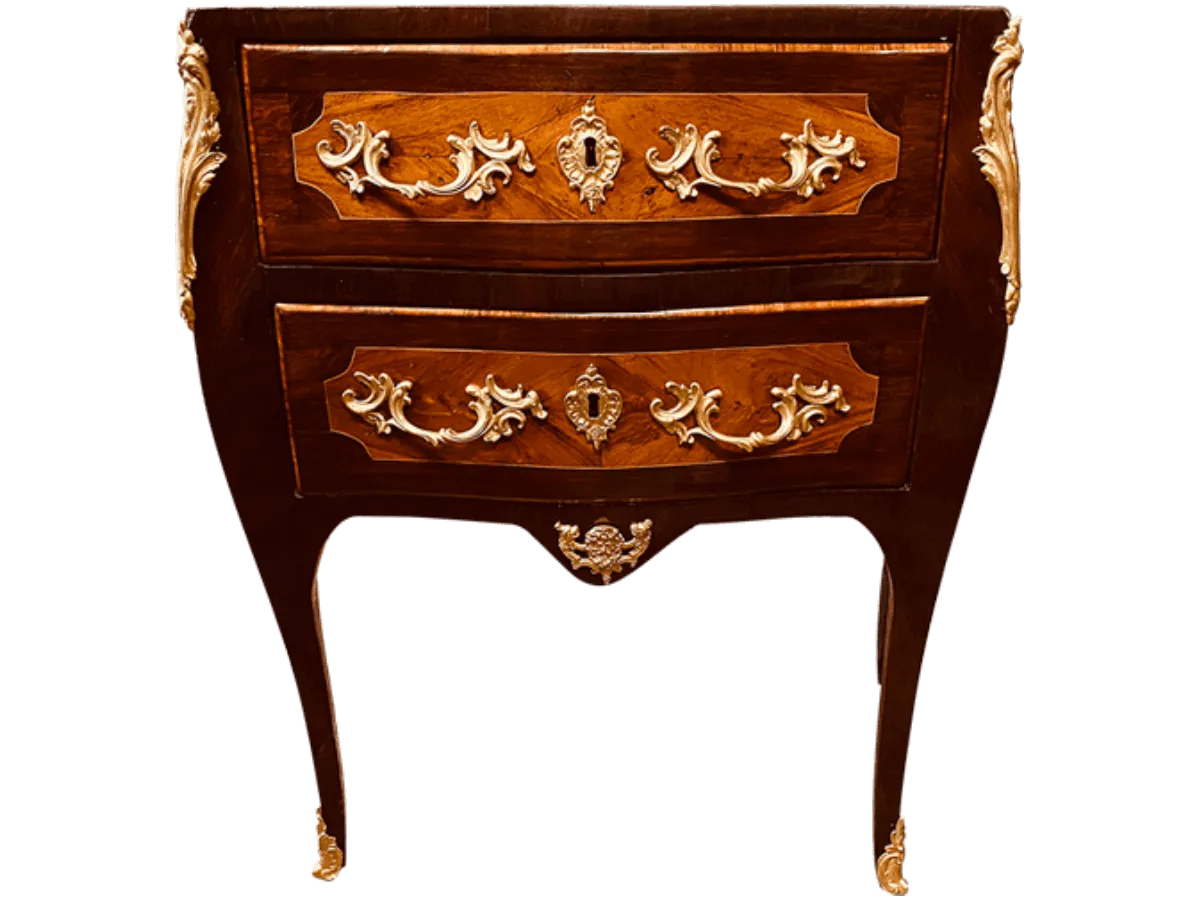 Après restauration. Commode d'époque Louis XV Après restauration. Restauration à Paris - Vincennes d'une commode d'époque Louis XV