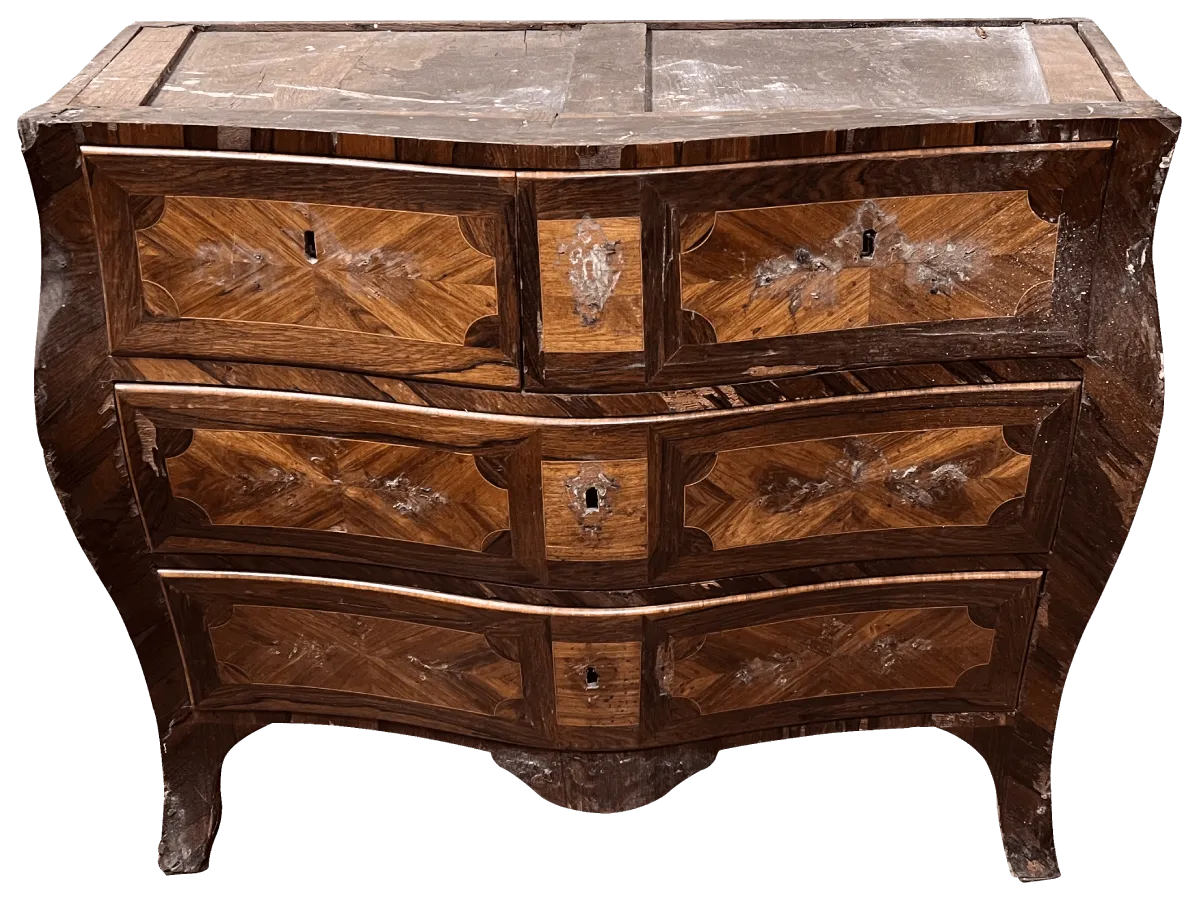 Avant restauration. Commode d'époque Louis XV Avant restauration. Restauration à Paris - Vincennes d'une commode d'époque Louis XV