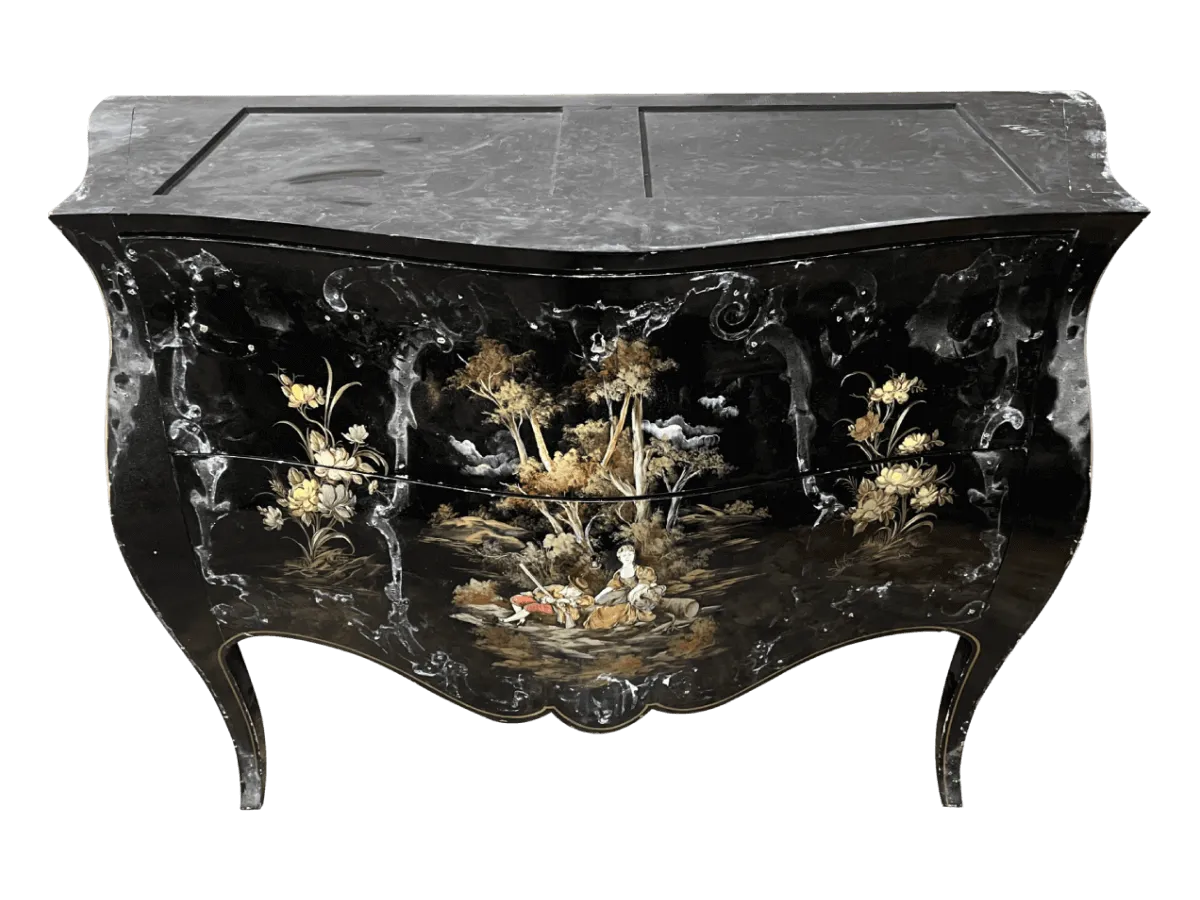 Avant restauration. Commode de style Louis XV Avant restauration. Restauration à Paris - Vincennes d'une commode de style Louis XV