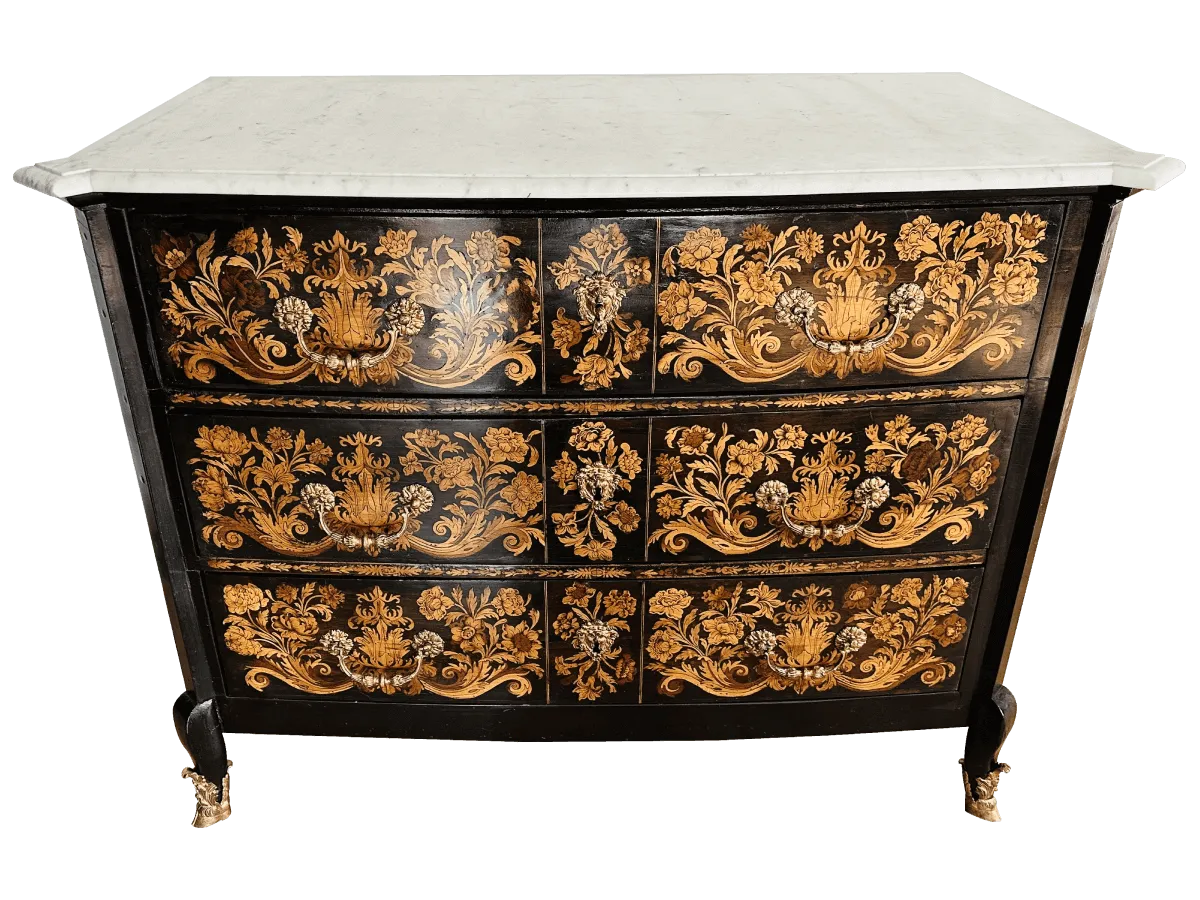 Après restauration. Commode d'époque Louis XV Après restauration. Restauration à Paris - Vincennes d'une commode d'époque Louis XV