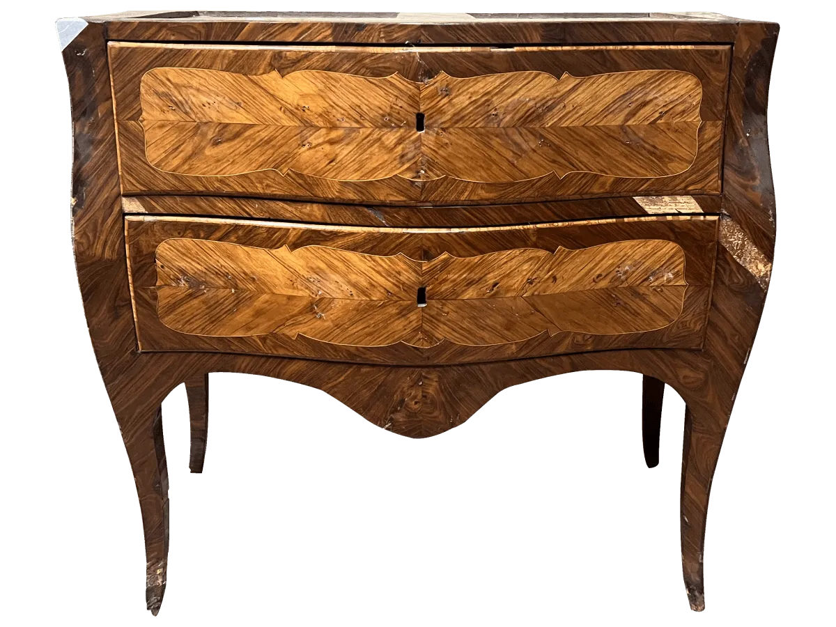 Avant restauration. Commode d'époque Louis XV Avant restauration. Restauration à Paris - Vincennes d'une commode d'époque Louis XV