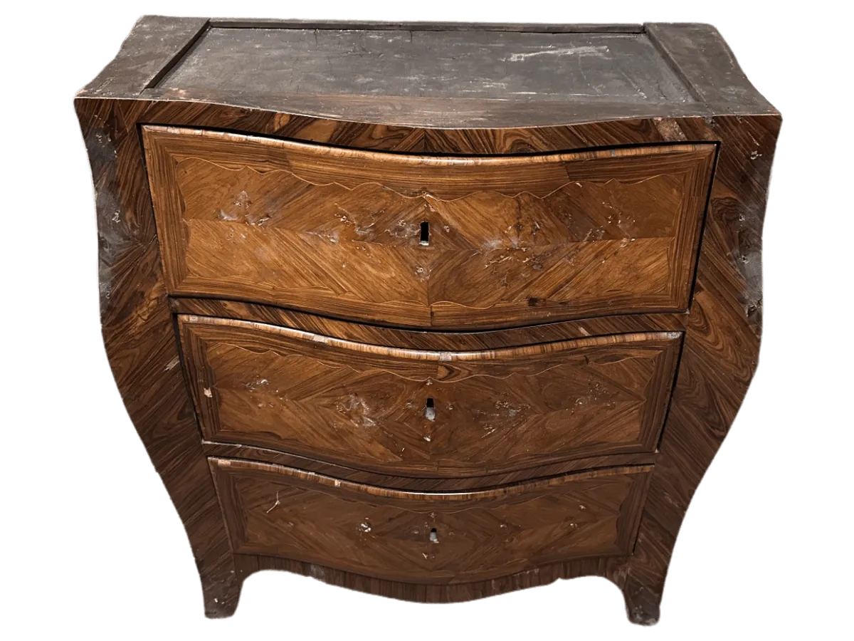 Avant restauration. Commode d'époque Louis XV Avant restauration. Restauration à Paris - Vincennes d'une commode d'époque Louis XV