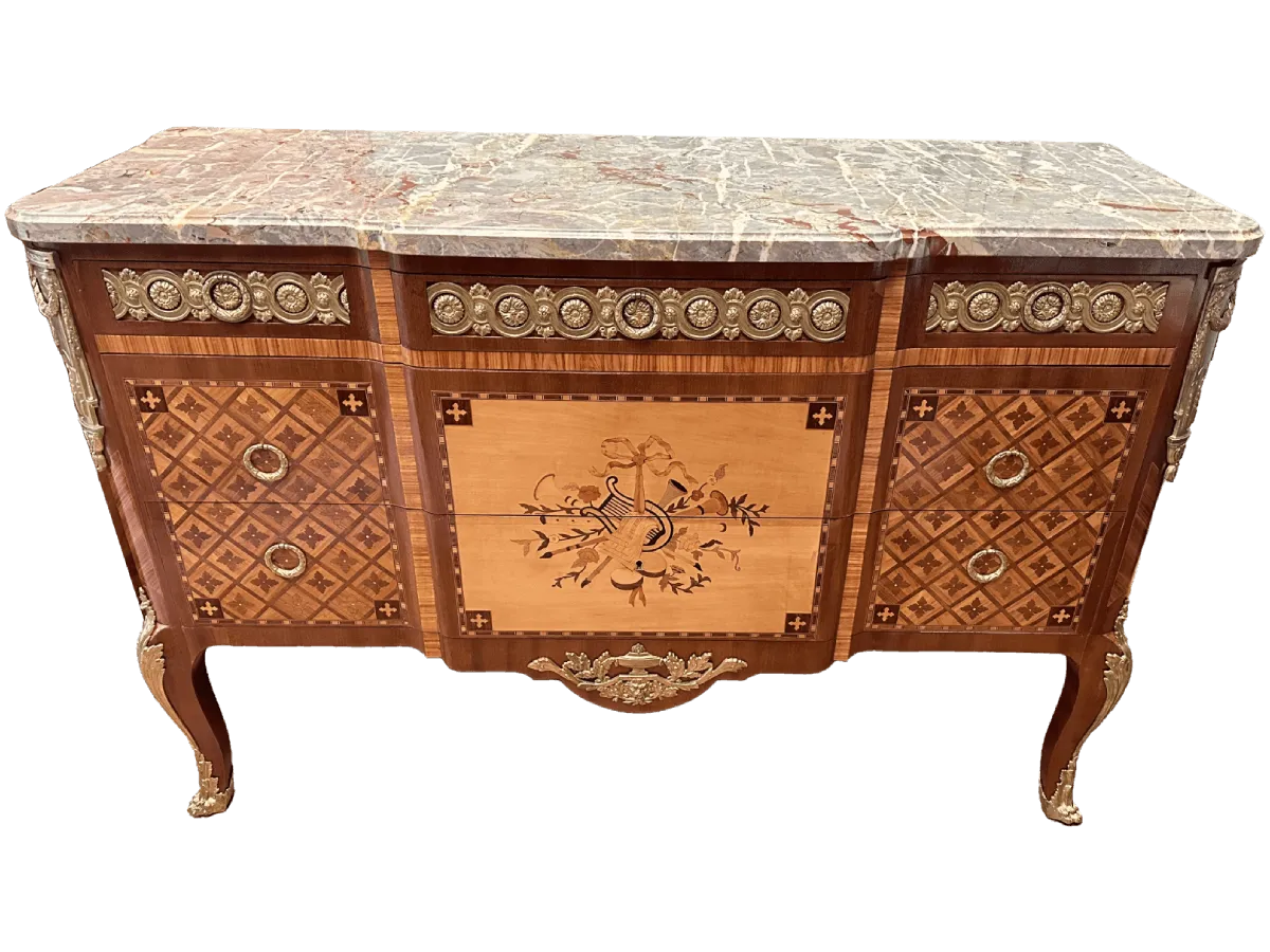 Après restauration. Commode de style Transition Louis XV - Louis XVI Après restauration. Restauration à Paris - Vincennes d'une commode de style Transition Louis XV - Louis XVI