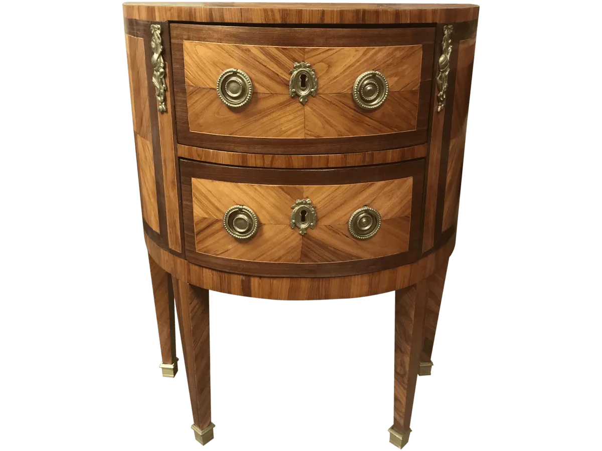 Après restauration. Commode d'époque Louis XVI Après restauration. Restauration à Paris - Vincennes d'une commode d'époque Louis XVI