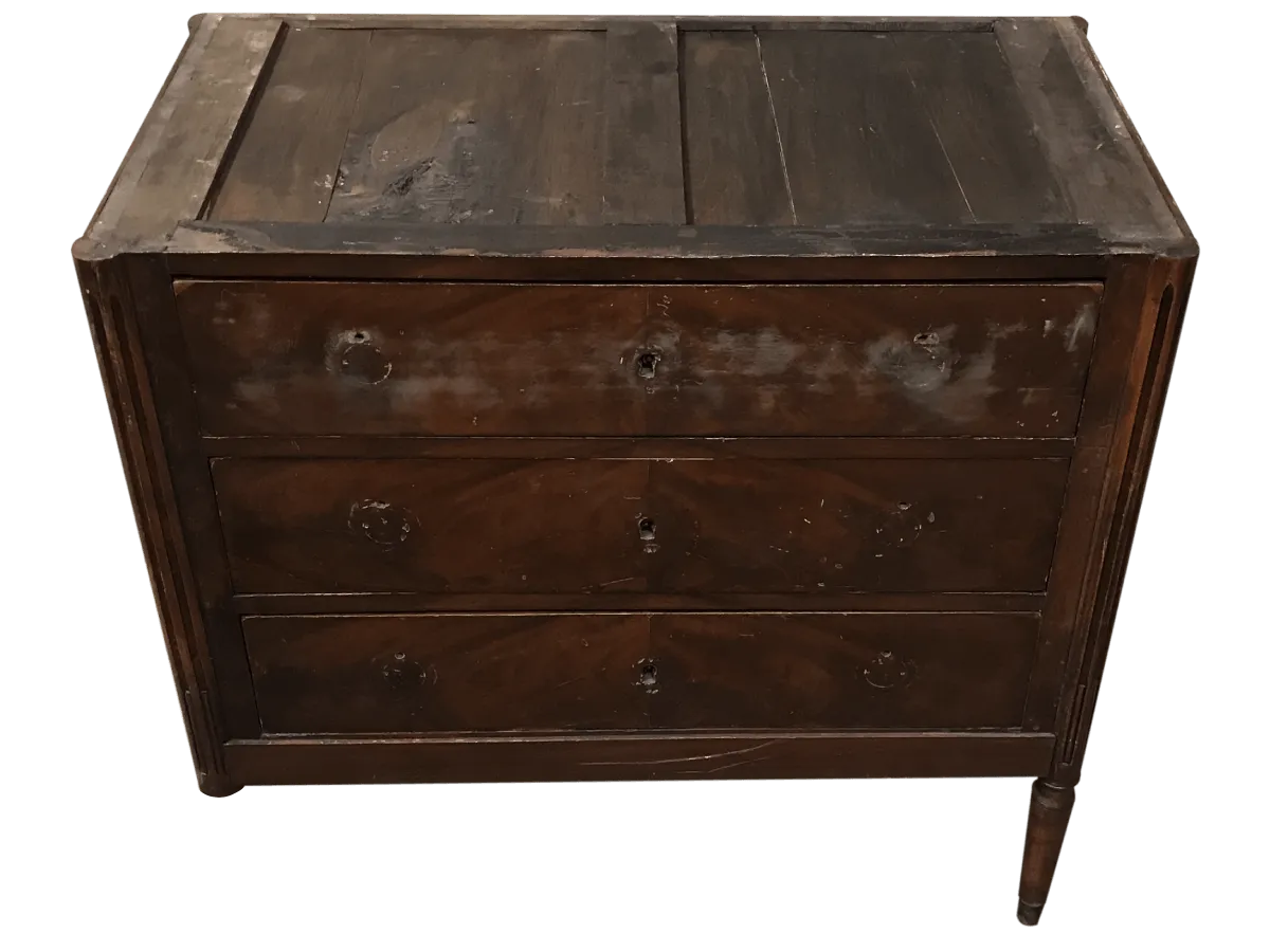 Avant restauration. Commode d'époque Louis XVI Avant restauration. Restauration à Paris - Vincennes d'une commode d'époque Louis XVI