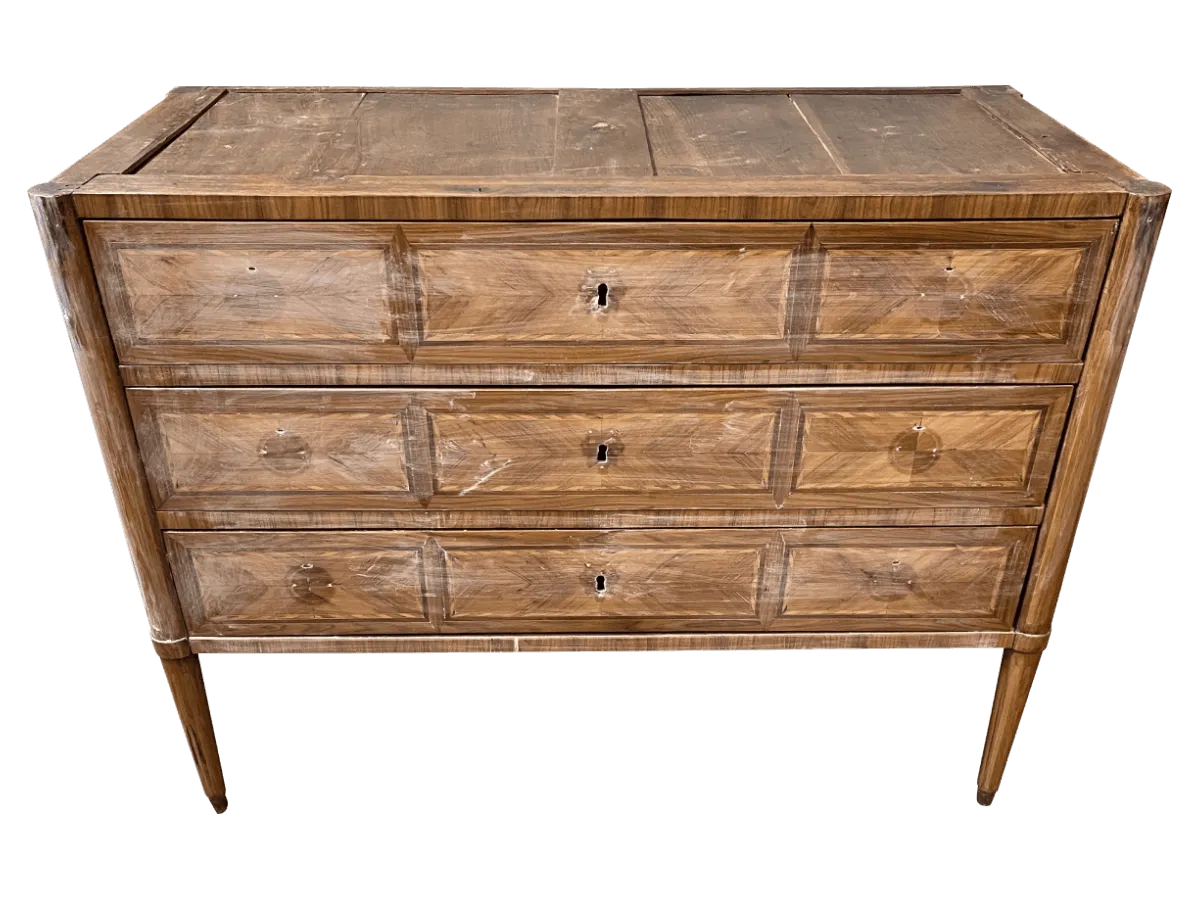 Avant restauration. Commode d'époque Louis XVI Avant restauration. Restauration à Paris - Vincennes d'une commode d'époque Louis XVI
