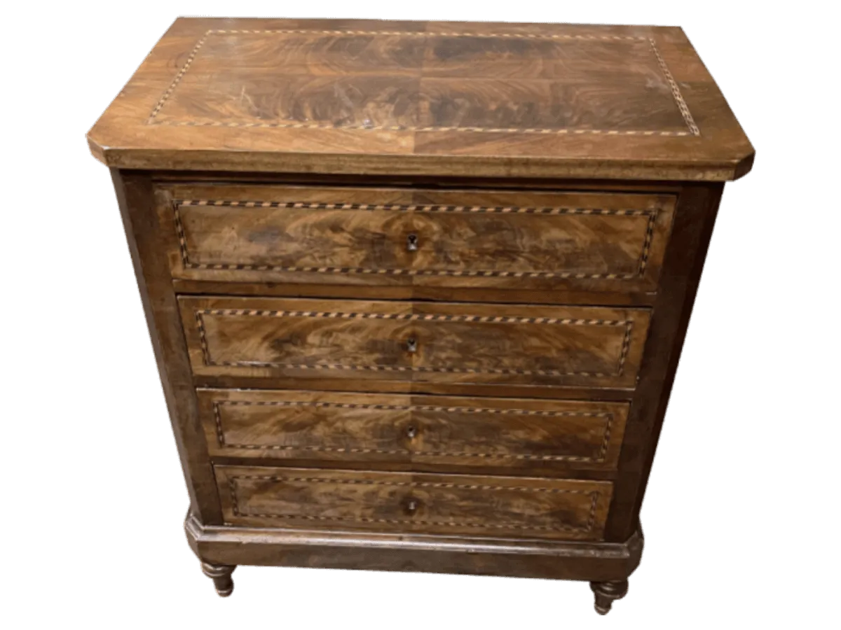 Avant restauration. Commode de style Louis XVI Avant restauration. Restauration à Paris - Vincennes d'une commode de style Louis XVI