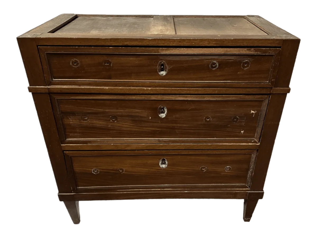 Avant restauration. Commode de style Louis XVI Avant restauration. Restauration à Paris - Vincennes d'une commode de style Louis XVI