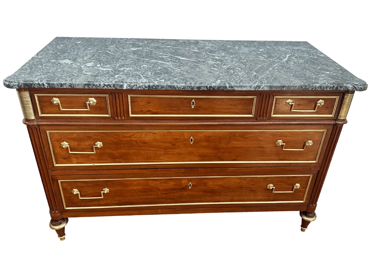 Après restauration. Commode d'époque Louis XVI Après restauration. Restauration à Paris - Vincennes d'une commode d'époque Louis XVI