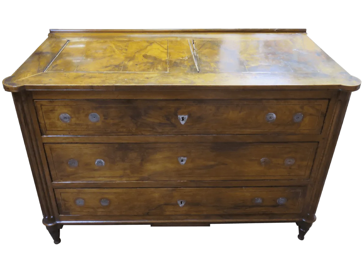 Avant restauration. Commode Louis XVI Avant restauration. Restauration à Paris - Vincennes d'une commode Louis XVI
