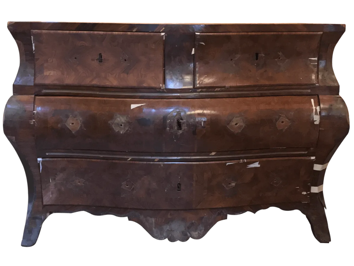 Avant restauration. Commode d'époque Régence Avant restauration. Restauration à Paris - Vincennes d'une commode d'époque Régence