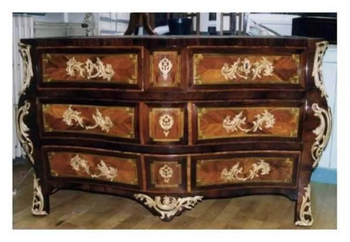 Après restauration. Commode Transition Louis XV-Louis XVI Après restauration. Restauration à Paris - Vincennes d'une commode Transition Louis XV-Louis XVI