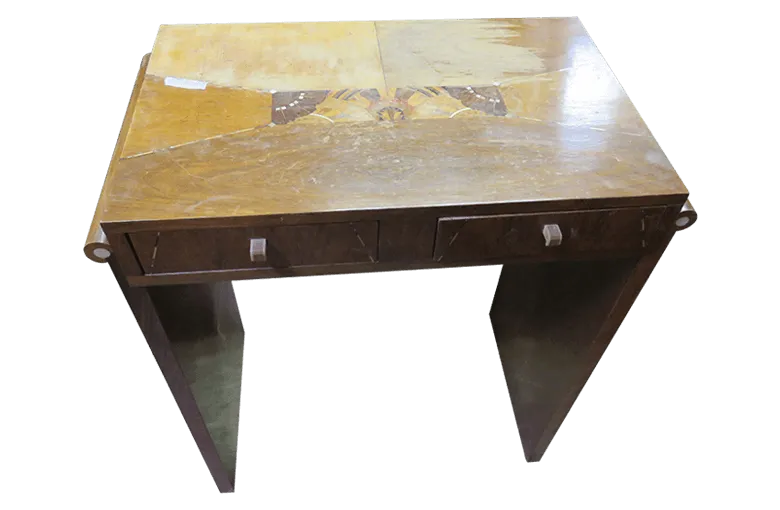 Avant restauration. Console 1930 Avant restauration. Restauration à Paris - Vincennes d'une console 1930