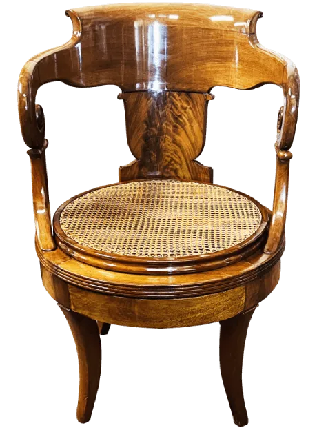 Après restauration. Fauteuil d'époque Charles X Après restauration. Restauration à Paris - Vincennes d'un fauteuil d'époque Charles X