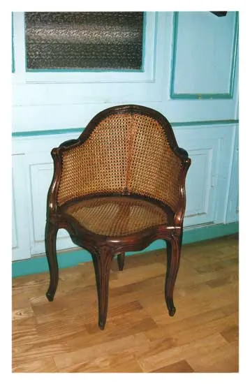Après restauration. Fauteuil de Bureau Louis XV Après restauration. Restauration à Paris - Vincennes d'un fauteuil de Bureau Louis XV